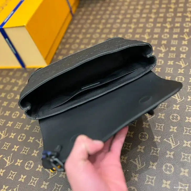Brother Sam 2404YA0032 LV Bags 0507